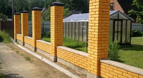 Кирпичные столбы для забора